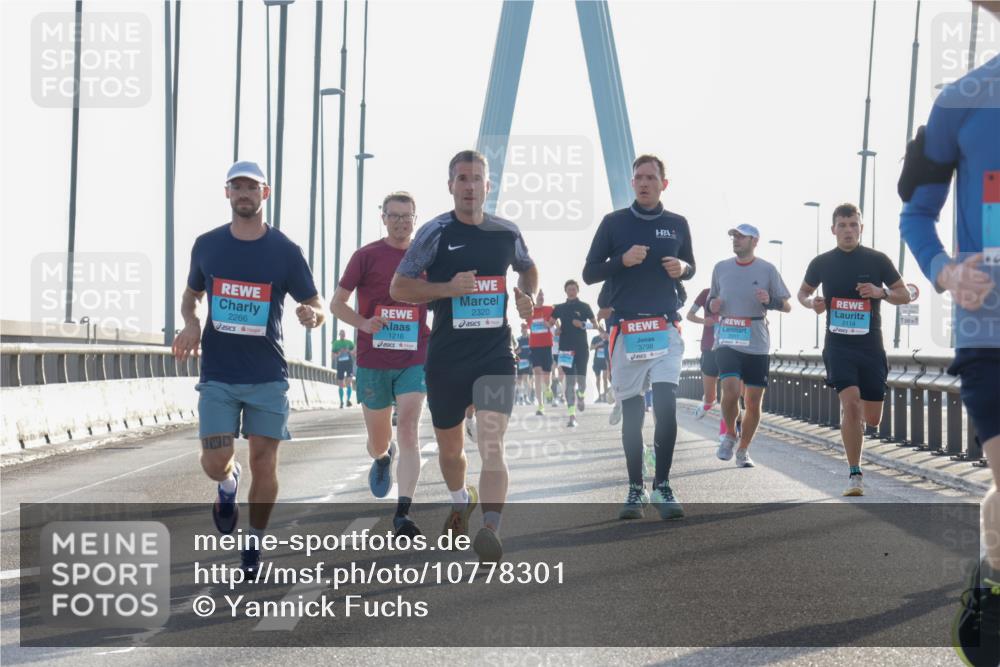 03.10.2026 - Köhlbrandbrückenlauf Yannick Fuchs http://msf.ph/oto/10778301 03.10.2026 09:22:51 Position 1 2266, 2320, 1216, 3798, 2114, 2317 meine-sportfotos.de