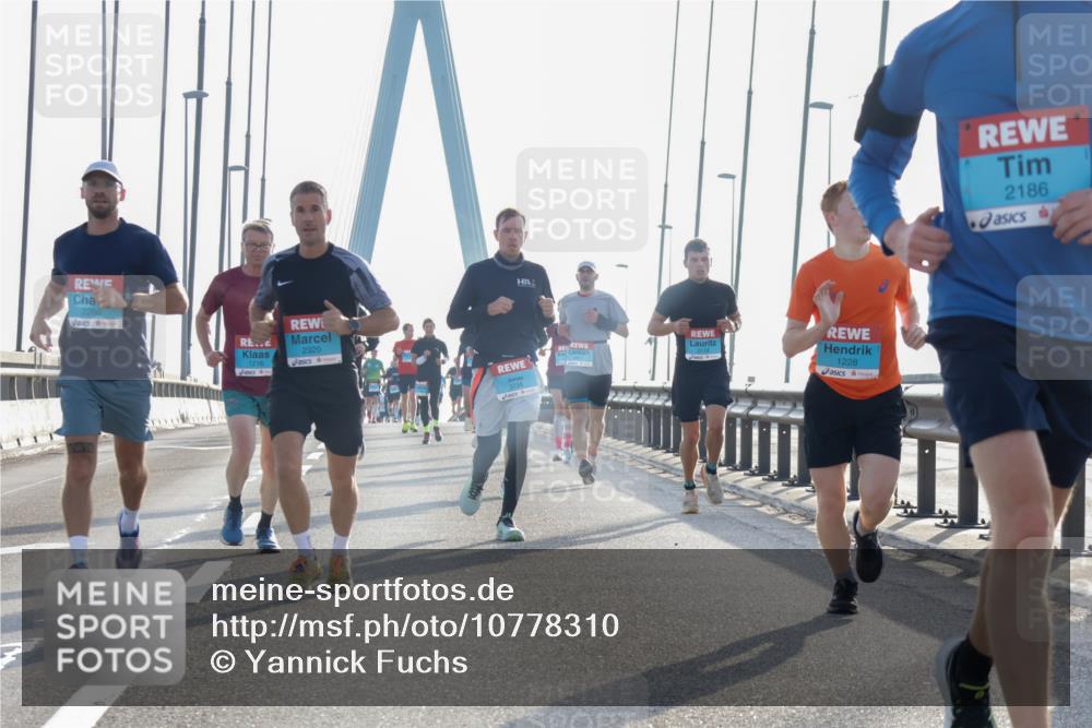 03.10.2026 - Köhlbrandbrückenlauf Yannick Fuchs http://msf.ph/oto/10778310 03.10.2026 09:22:52 Position 1 2266, 1216, 2320, 1228, 2186 meine-sportfotos.de