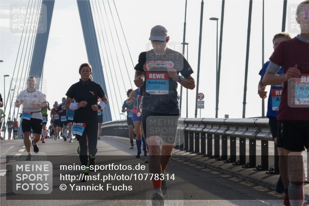 03.10.2026 - Köhlbrandbrückenlauf Yannick Fuchs http://msf.ph/oto/10778314 03.10.2026 09:22:58 Position 1 1102, 1777 meine-sportfotos.de