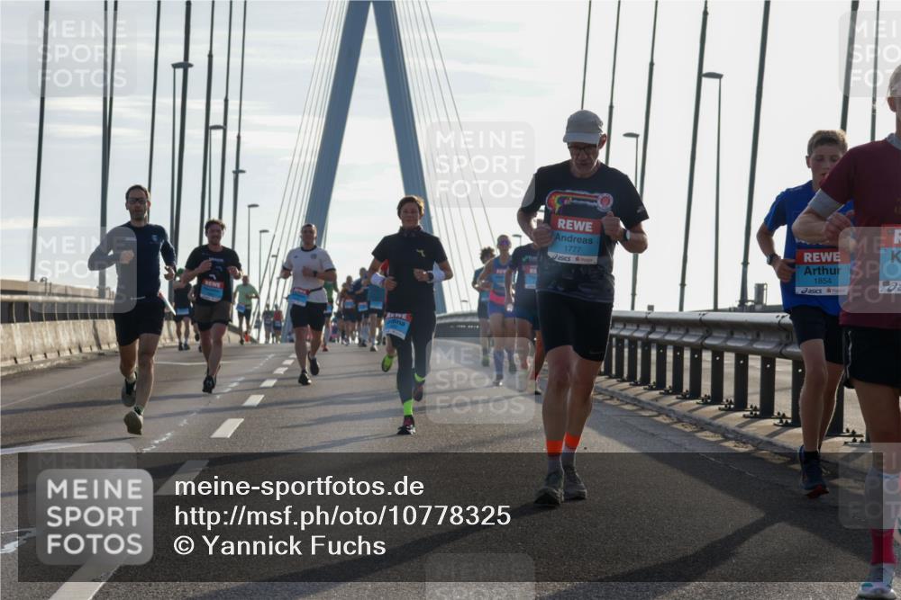 03.10.2026 - Köhlbrandbrückenlauf Yannick Fuchs http://msf.ph/oto/10778325 03.10.2026 09:22:59 Position 1 1777, 1854 meine-sportfotos.de