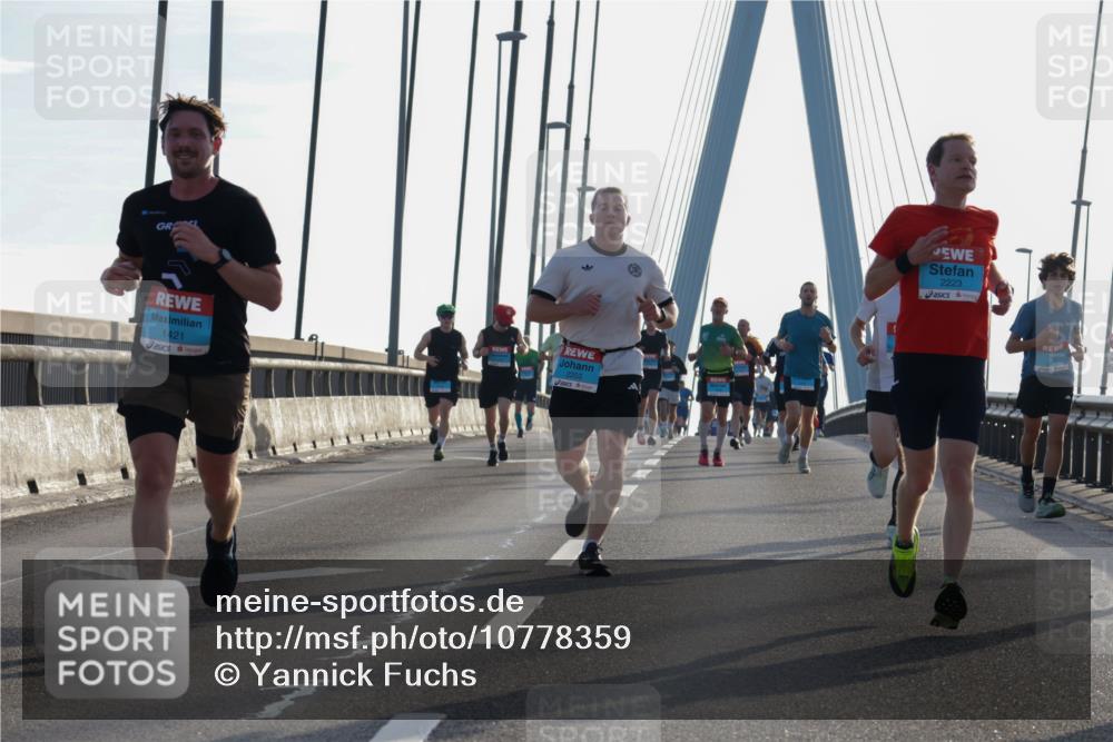03.10.2026 - Köhlbrandbrückenlauf Yannick Fuchs http://msf.ph/oto/10778359 03.10.2026 09:23:03 Position 1 1421, 2203, 2223 meine-sportfotos.de