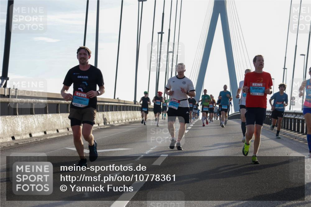 03.10.2026 - Köhlbrandbrückenlauf Yannick Fuchs http://msf.ph/oto/10778361 03.10.2026 09:23:03 Position 1 1421, 2223 meine-sportfotos.de