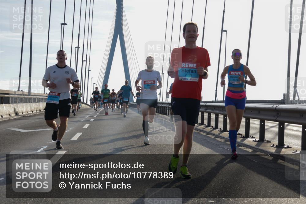 03.10.2026 - Köhlbrandbrückenlauf Yannick Fuchs http://msf.ph/oto/10778389 03.10.2026 09:23:05 Position 1 2203, 2223, 1575 meine-sportfotos.de