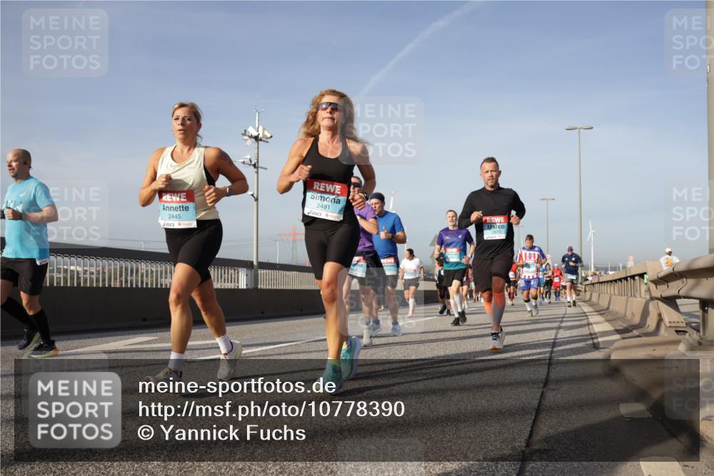 03.10.2026 - Köhlbrandbrückenlauf Yannick Fuchs http://msf.ph/oto/10778390 03.10.2026 09:45:13 Position 2 2445, 2491 meine-sportfotos.de
