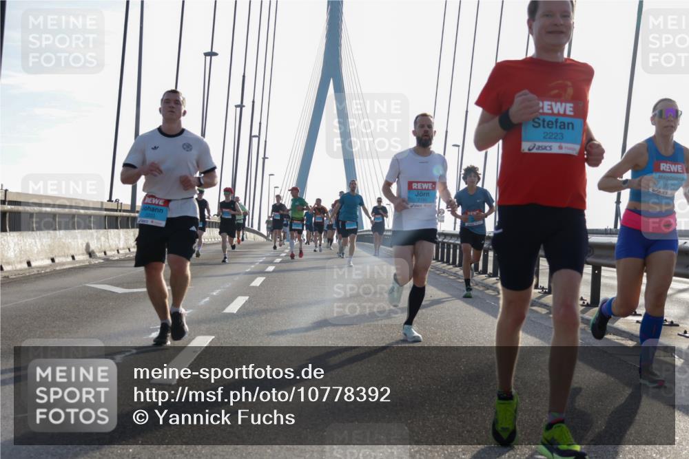 03.10.2026 - Köhlbrandbrückenlauf Yannick Fuchs http://msf.ph/oto/10778392 03.10.2026 09:23:05 Position 1 2203, 2190, 2223, 1575 meine-sportfotos.de