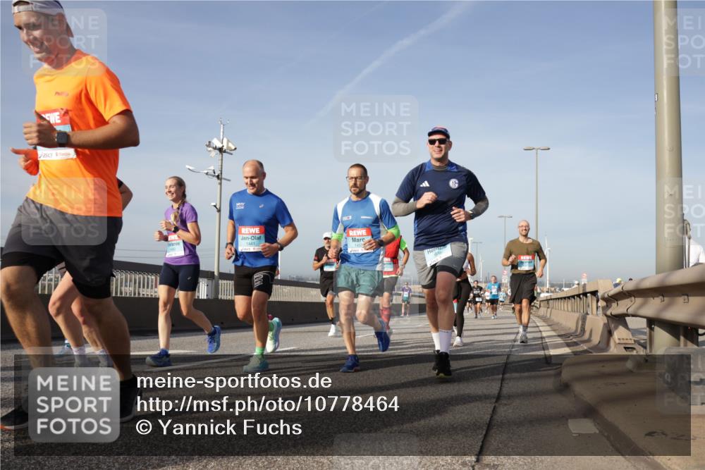 03.10.2026 - Köhlbrandbrückenlauf Yannick Fuchs http://msf.ph/oto/10778464 03.10.2026 09:45:18 Position 2 1440, 1441, 1455 meine-sportfotos.de