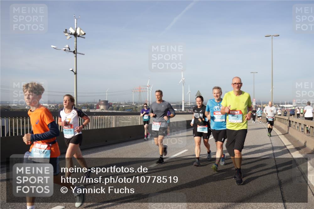 03.10.2026 - Köhlbrandbrückenlauf Yannick Fuchs http://msf.ph/oto/10778519 03.10.2026 09:45:24 Position 2 2447, 1564, 2459 meine-sportfotos.de