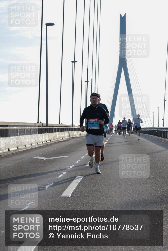 03.10.2026 - Köhlbrandbrückenlauf Yannick Fuchs http://msf.ph/oto/10778537 03.10.2026 09:23:19 Position 1 2099 meine-sportfotos.de