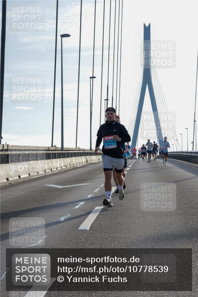 03.10.2026 - Köhlbrandbrückenlauf Yannick Fuchs http://msf.ph/oto/10778539 03.10.2026 09:23:19 Position 1 2099 meine-sportfotos.de