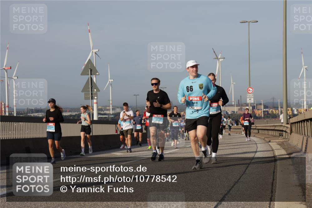 03.10.2026 - Köhlbrandbrückenlauf Yannick Fuchs http://msf.ph/oto/10778542 03.10.2026 09:45:29 Position 2 99, 66 meine-sportfotos.de