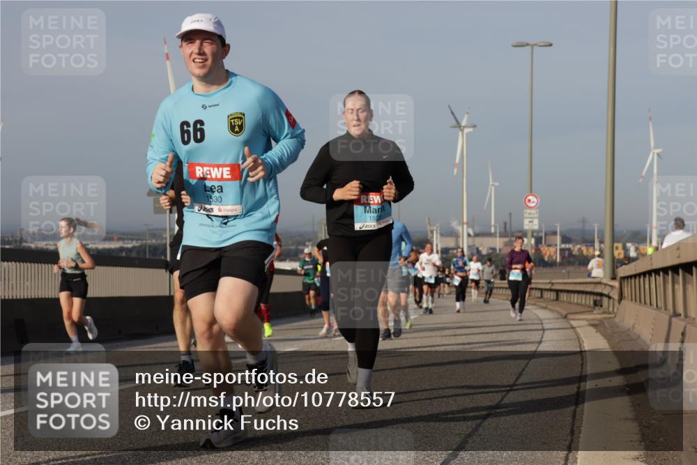 03.10.2026 - Köhlbrandbrückenlauf Yannick Fuchs http://msf.ph/oto/10778557 03.10.2026 09:45:31 Position 2 66, 1530, 1529 meine-sportfotos.de