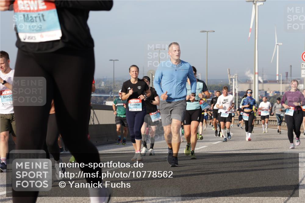 03.10.2026 - Köhlbrandbrückenlauf Yannick Fuchs http://msf.ph/oto/10778562 03.10.2026 09:45:32 Position 2 1616, 1529, 0803, 2696 meine-sportfotos.de