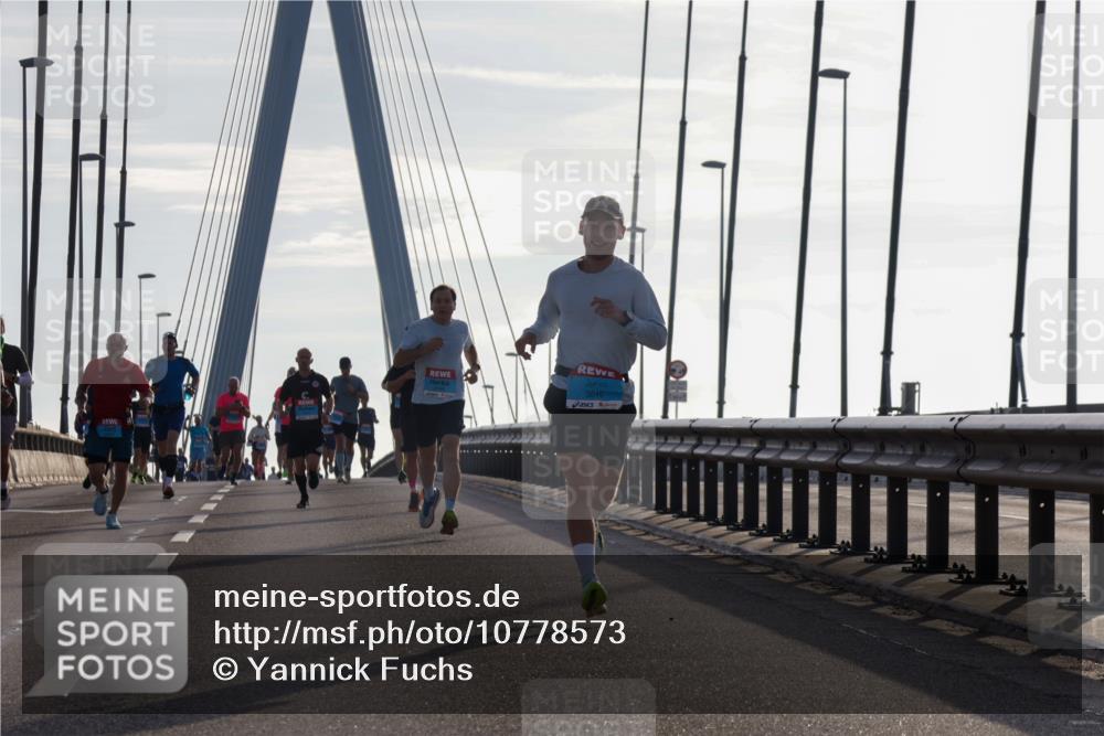 03.10.2026 - Köhlbrandbrückenlauf Yannick Fuchs http://msf.ph/oto/10778573 03.10.2026 09:23:23 Position 1 3845 meine-sportfotos.de
