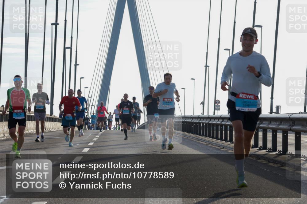03.10.2026 - Köhlbrandbrückenlauf Yannick Fuchs http://msf.ph/oto/10778589 03.10.2026 09:23:25 Position 1 3845 meine-sportfotos.de