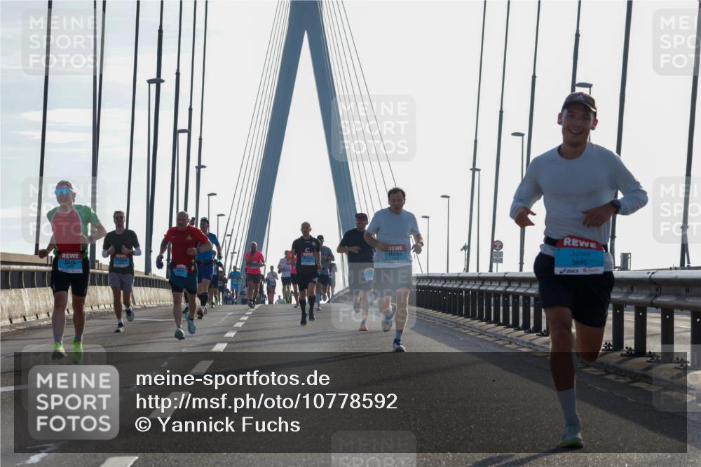 03.10.2026 - Köhlbrandbrückenlauf Yannick Fuchs http://msf.ph/oto/10778592 03.10.2026 09:23:25 Position 1 3845 meine-sportfotos.de
