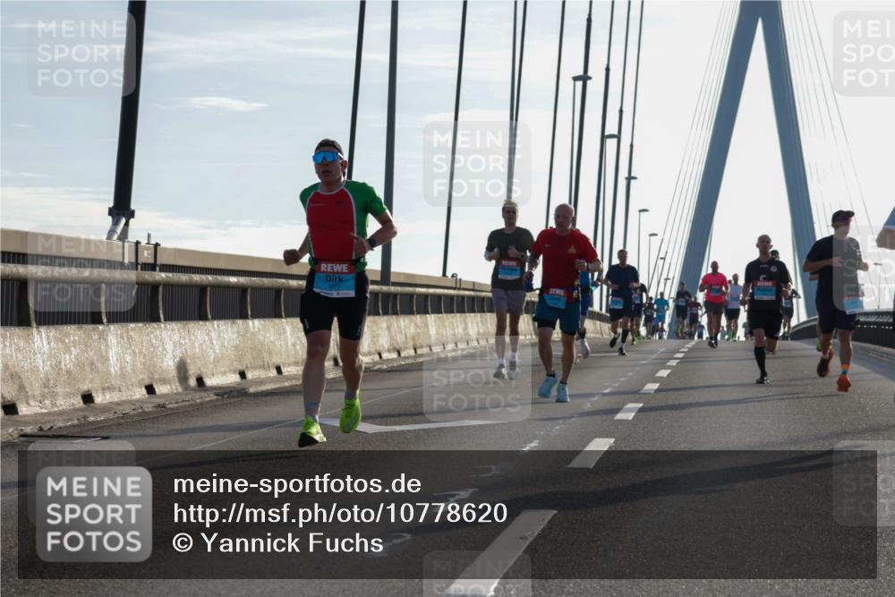 03.10.2026 - Köhlbrandbrückenlauf Yannick Fuchs http://msf.ph/oto/10778620 03.10.2026 09:23:27 Position 1 1479 meine-sportfotos.de