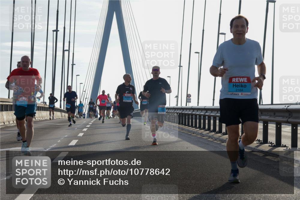 03.10.2026 - Köhlbrandbrückenlauf Yannick Fuchs http://msf.ph/oto/10778642 03.10.2026 09:23:29 Position 1 2340, 1531, 2164 meine-sportfotos.de