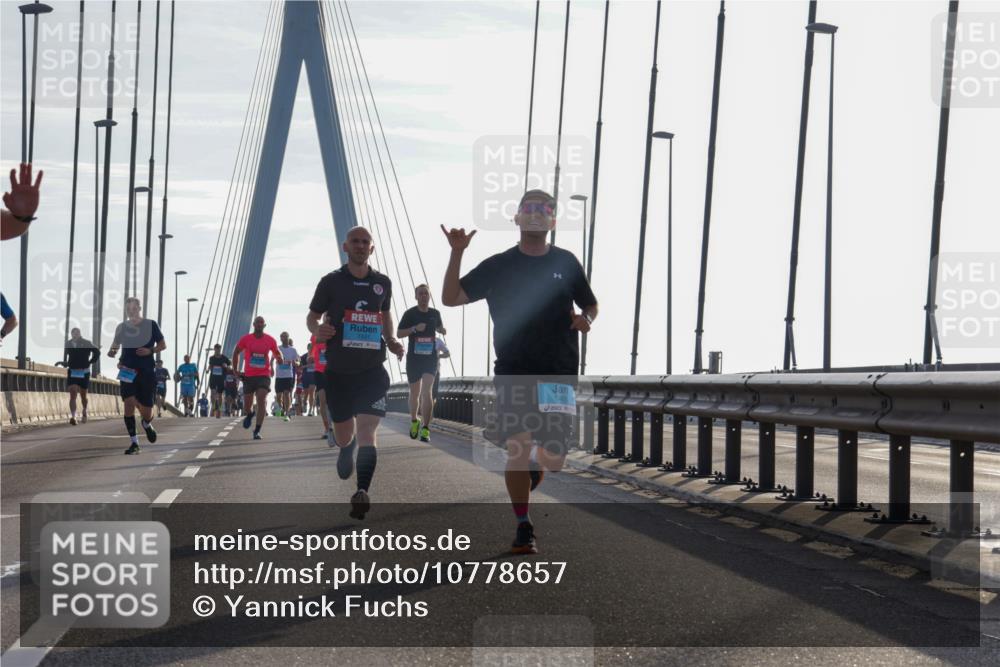 03.10.2026 - Köhlbrandbrückenlauf Yannick Fuchs http://msf.ph/oto/10778657 03.10.2026 09:23:30 Position 1 1531, 1465 meine-sportfotos.de