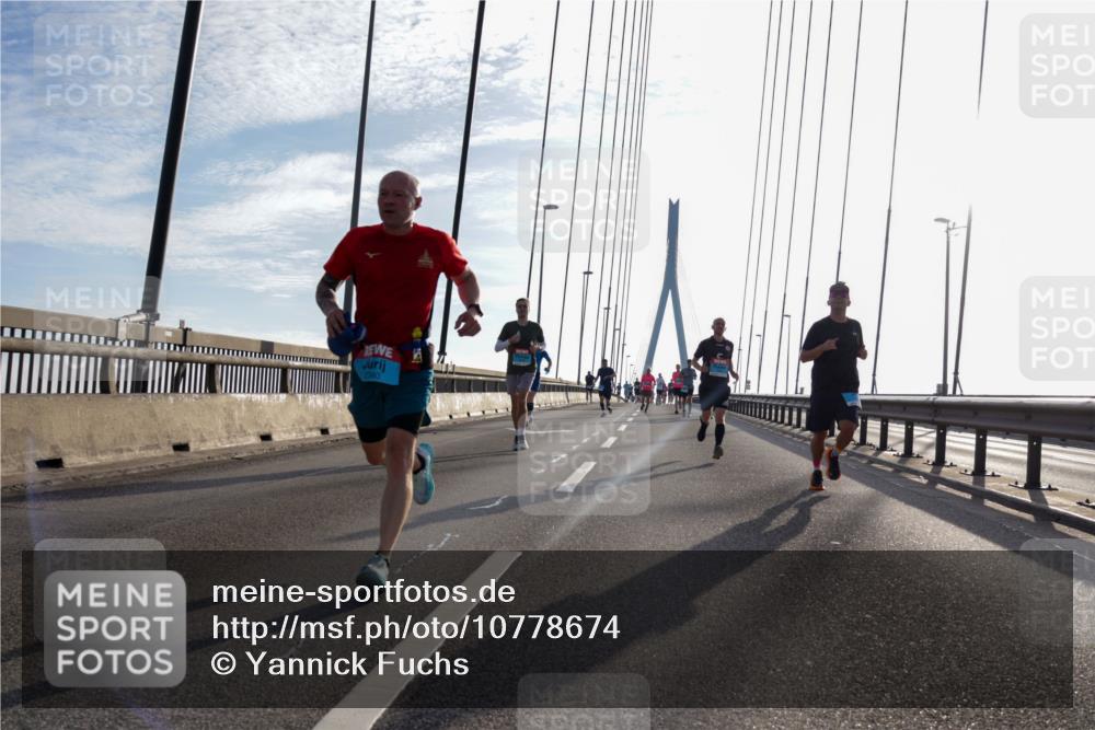 03.10.2026 - Köhlbrandbrückenlauf Yannick Fuchs http://msf.ph/oto/10778674 03.10.2026 09:23:32 Position 1 2340 meine-sportfotos.de