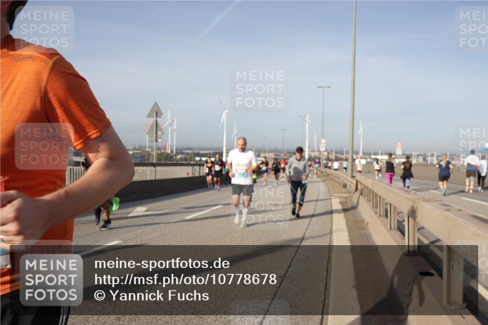 03.10.2026 - Köhlbrandbrückenlauf Yannick Fuchs http://msf.ph/oto/10778678 03.10.2026 09:45:43 Position 2  meine-sportfotos.de