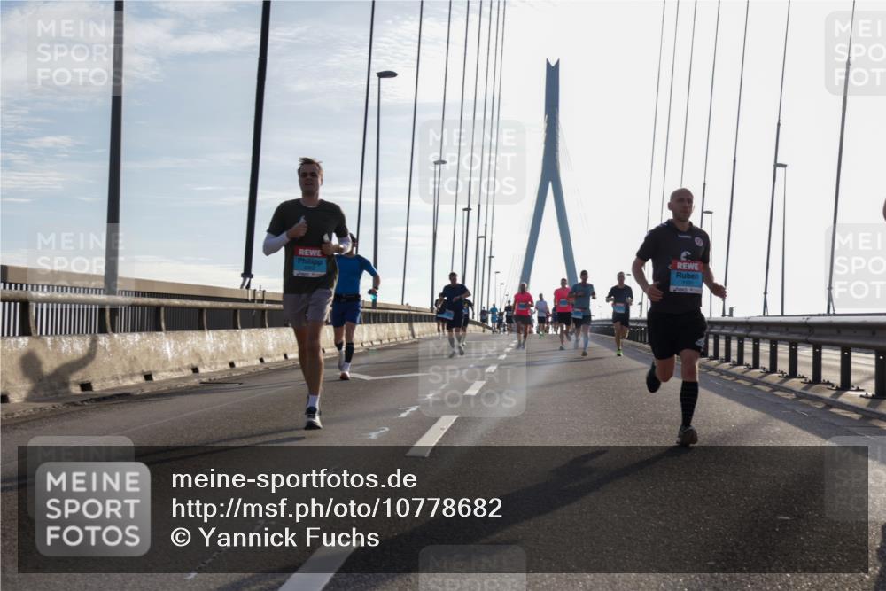 03.10.2026 - Köhlbrandbrückenlauf Yannick Fuchs http://msf.ph/oto/10778682 03.10.2026 09:23:32 Position 1  meine-sportfotos.de