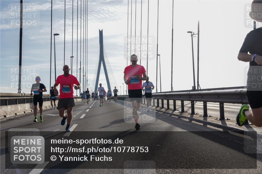 03.10.2026 - Köhlbrandbrückenlauf Yannick Fuchs http://msf.ph/oto/10778753 03.10.2026 09:23:39 Position 1 1941 meine-sportfotos.de