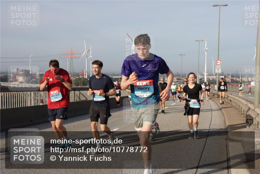03.10.2026 - Köhlbrandbrückenlauf Yannick Fuchs http://msf.ph/oto/10778772 03.10.2026 09:45:51 Position 2 2695, 0, 2713, 2023, 500 meine-sportfotos.de