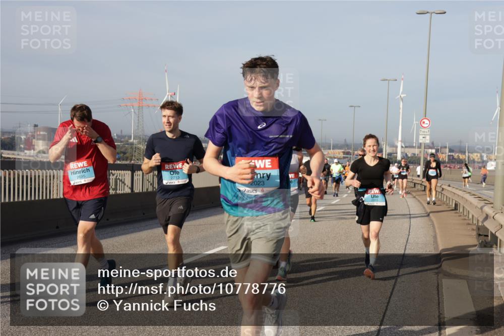 03.10.2026 - Köhlbrandbrückenlauf Yannick Fuchs http://msf.ph/oto/10778776 03.10.2026 09:45:52 Position 2 2695, 2713, 2023, 500 meine-sportfotos.de