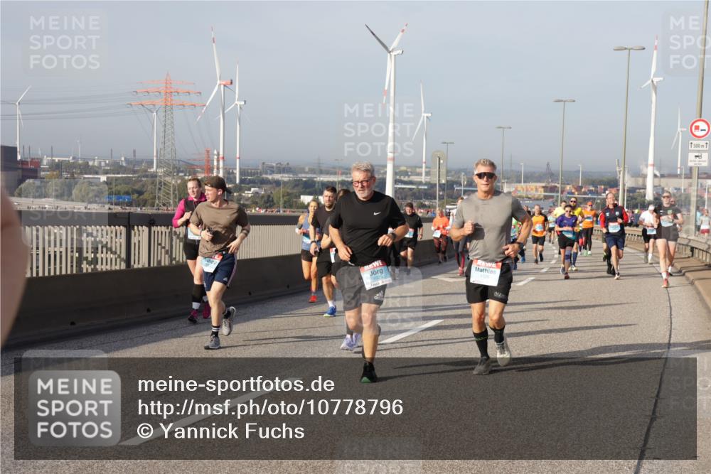 03.10.2026 - Köhlbrandbrückenlauf Yannick Fuchs http://msf.ph/oto/10778796 03.10.2026 09:45:54 Position 2 1025, 1500 meine-sportfotos.de