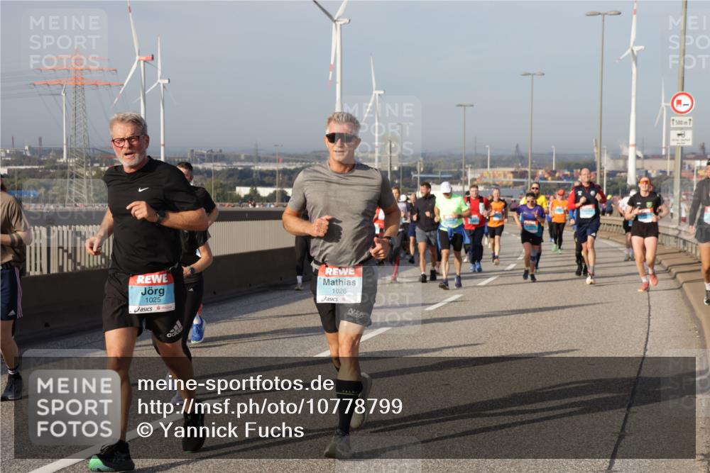 03.10.2026 - Köhlbrandbrückenlauf Yannick Fuchs http://msf.ph/oto/10778799 03.10.2026 09:45:55 Position 2 1025, 1026, 1, 500 meine-sportfotos.de