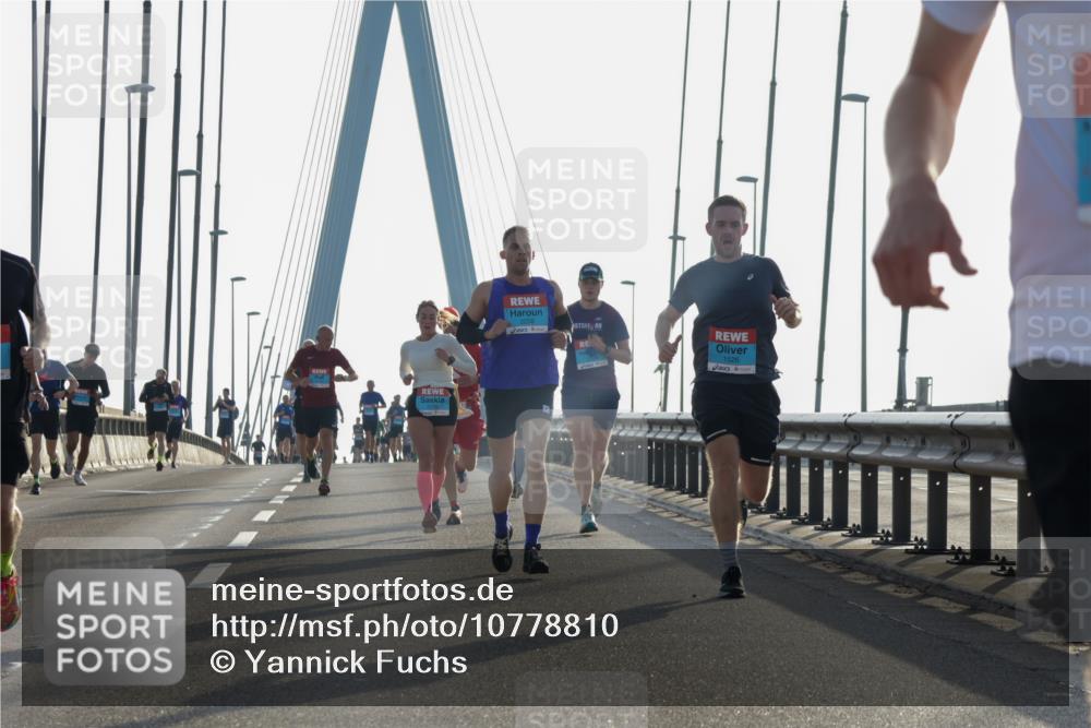 03.10.2026 - Köhlbrandbrückenlauf Yannick Fuchs http://msf.ph/oto/10778810 03.10.2026 09:23:45 Position 1 2239, 2258, 1526 meine-sportfotos.de