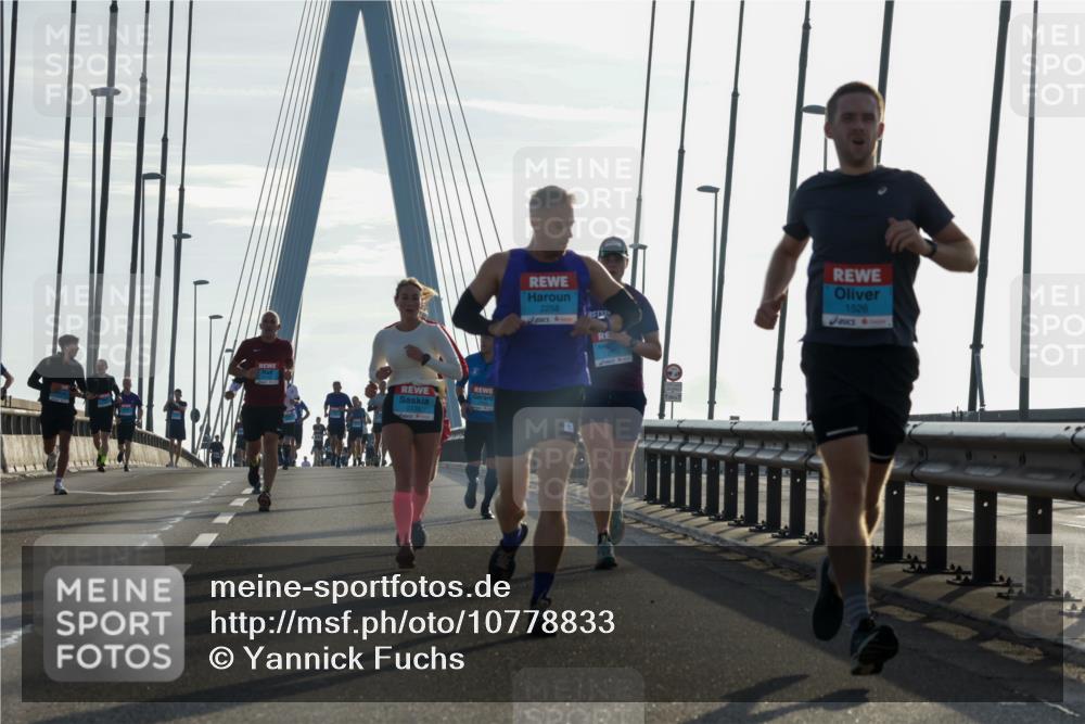03.10.2026 - Köhlbrandbrückenlauf Yannick Fuchs http://msf.ph/oto/10778833 03.10.2026 09:23:46 Position 1 2239, 2258, 1526 meine-sportfotos.de