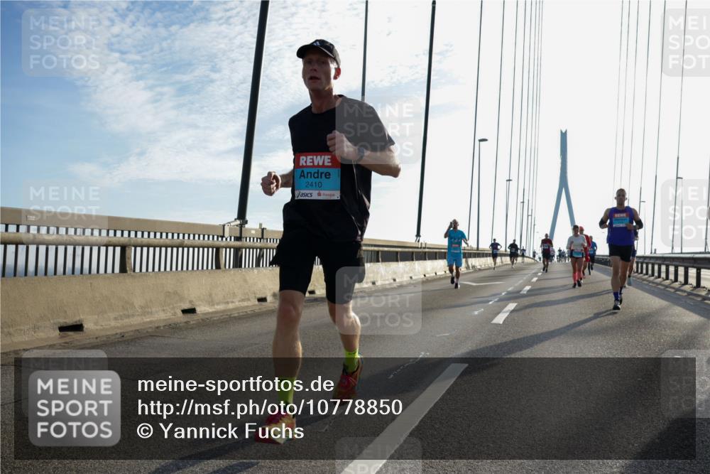 03.10.2026 - Köhlbrandbrückenlauf Yannick Fuchs http://msf.ph/oto/10778850 03.10.2026 09:23:48 Position 1 2410 meine-sportfotos.de