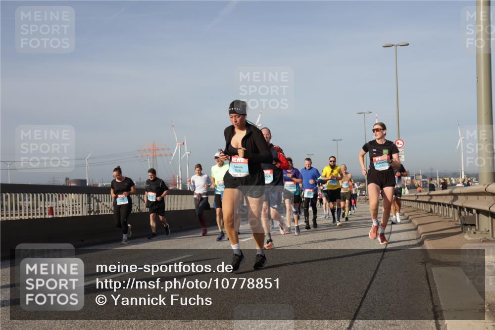 03.10.2026 - Köhlbrandbrückenlauf Yannick Fuchs http://msf.ph/oto/10778851 03.10.2026 09:45:59 Position 2 3806 meine-sportfotos.de