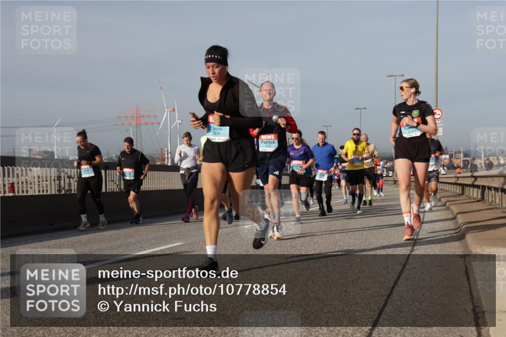 03.10.2026 - Köhlbrandbrückenlauf Yannick Fuchs http://msf.ph/oto/10778854 03.10.2026 09:45:59 Position 2 3806, 3057 meine-sportfotos.de