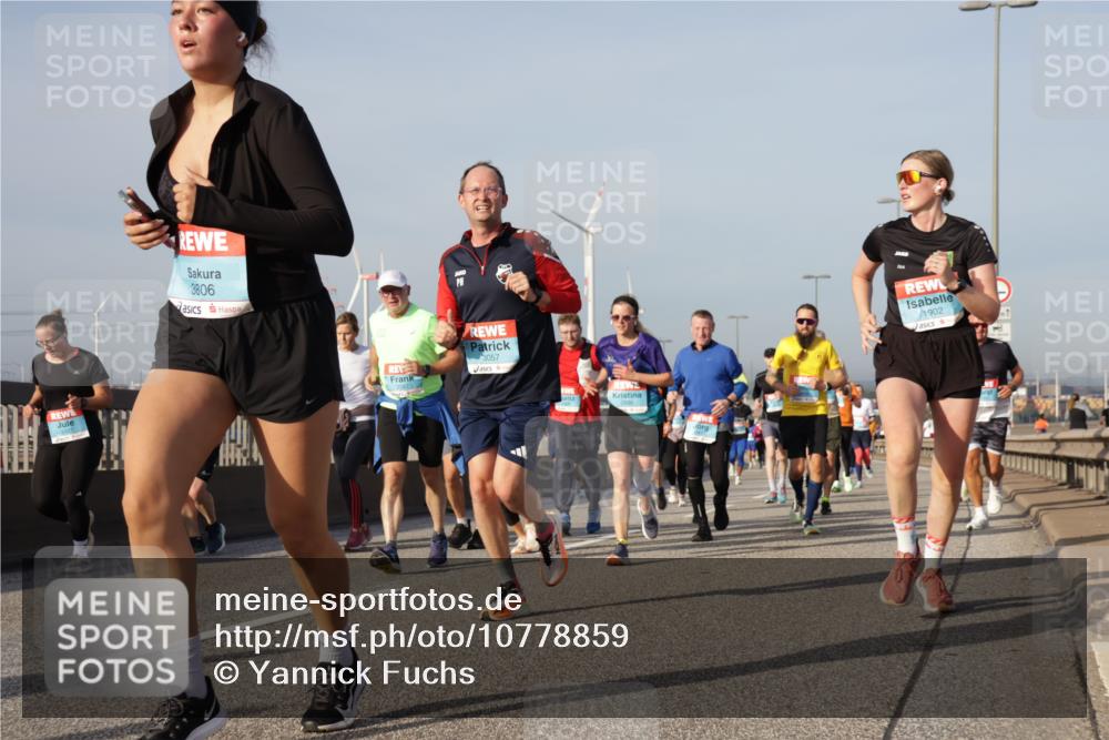 03.10.2026 - Köhlbrandbrückenlauf Yannick Fuchs http://msf.ph/oto/10778859 03.10.2026 09:46:00 Position 2 3806, 3057, 1902 meine-sportfotos.de
