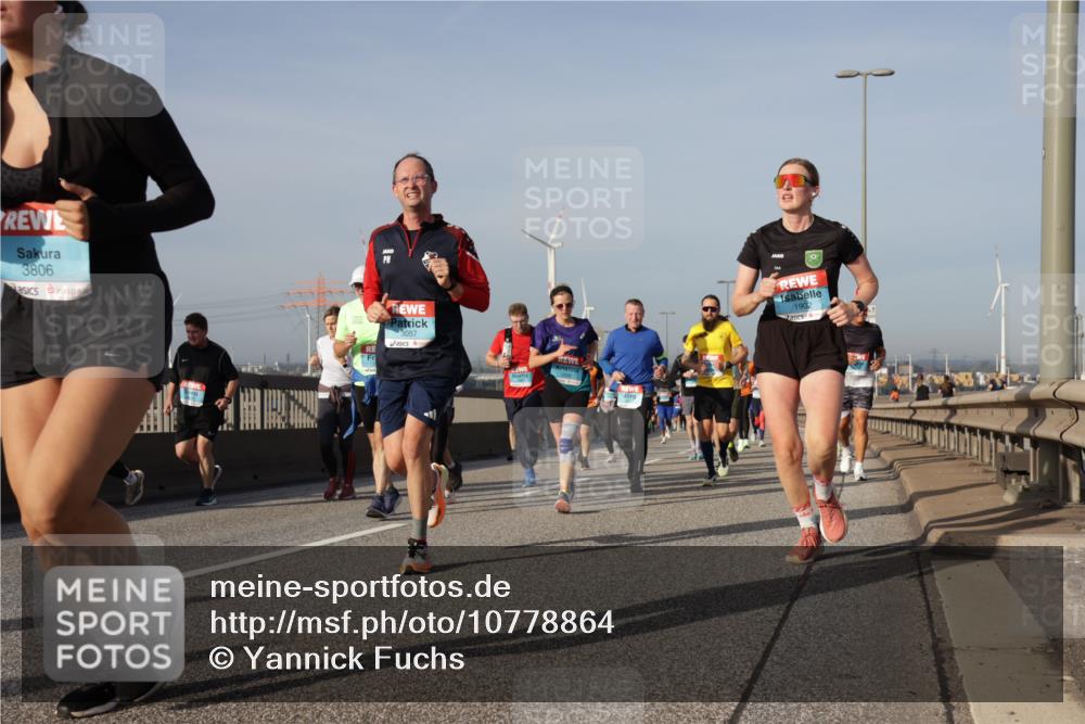 03.10.2026 - Köhlbrandbrückenlauf Yannick Fuchs http://msf.ph/oto/10778864 03.10.2026 09:46:00 Position 2 3806, 3057, 1902 meine-sportfotos.de