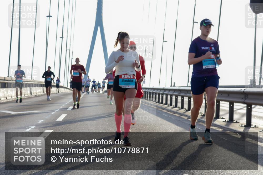 03.10.2026 - Köhlbrandbrückenlauf Yannick Fuchs http://msf.ph/oto/10778871 03.10.2026 09:23:50 Position 1 2239, 2139 meine-sportfotos.de