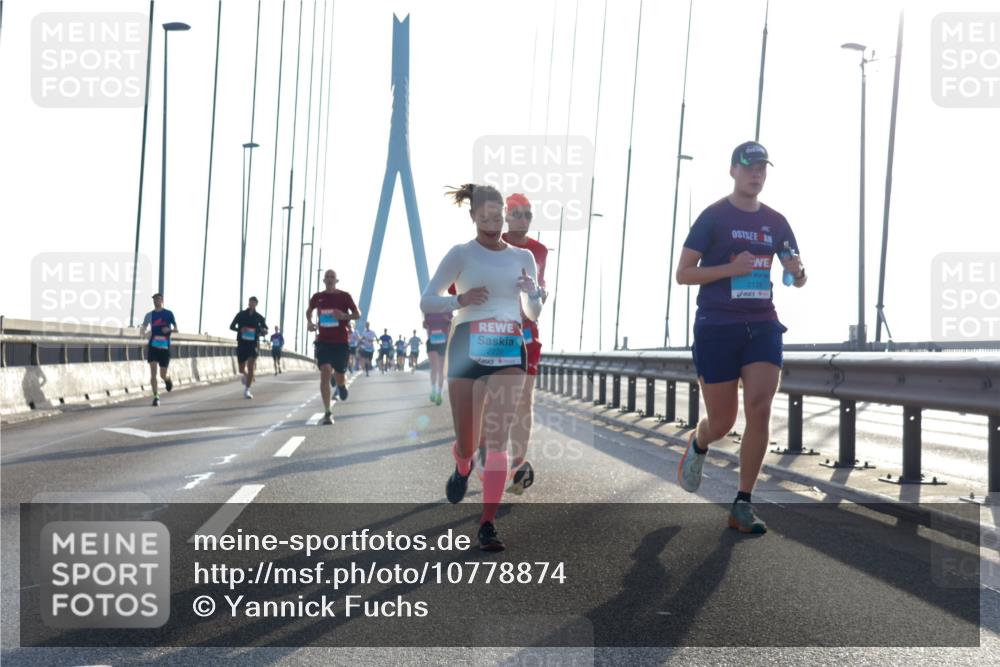 03.10.2026 - Köhlbrandbrückenlauf Yannick Fuchs http://msf.ph/oto/10778874 03.10.2026 09:23:50 Position 1 2239, 2139 meine-sportfotos.de