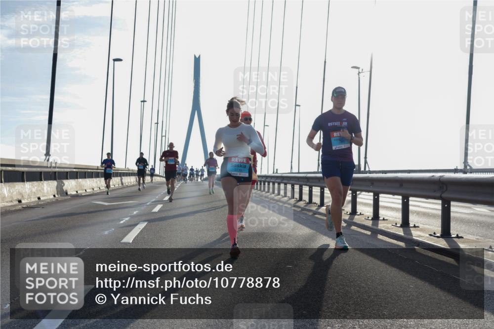 03.10.2026 - Köhlbrandbrückenlauf Yannick Fuchs http://msf.ph/oto/10778878 03.10.2026 09:23:50 Position 1 2239, 2159 meine-sportfotos.de