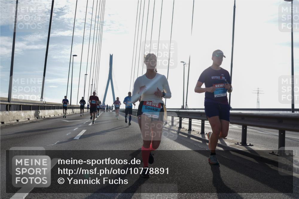 03.10.2026 - Köhlbrandbrückenlauf Yannick Fuchs http://msf.ph/oto/10778891 03.10.2026 09:23:51 Position 1 2239, 2139 meine-sportfotos.de