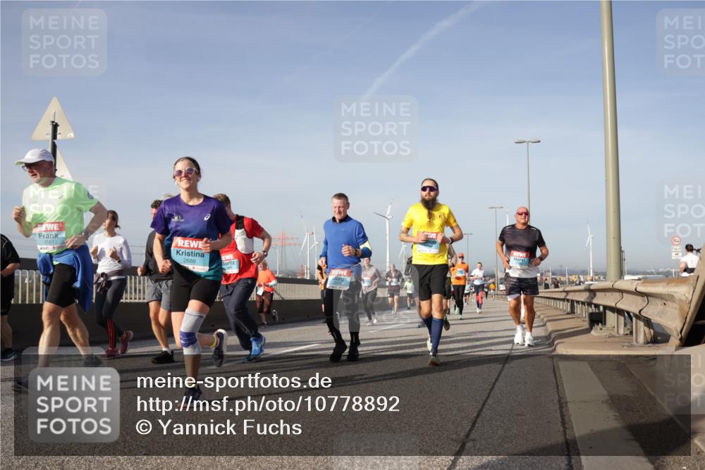 03.10.2026 - Köhlbrandbrückenlauf Yannick Fuchs http://msf.ph/oto/10778892 03.10.2026 09:46:02 Position 2 2567, 2688 meine-sportfotos.de