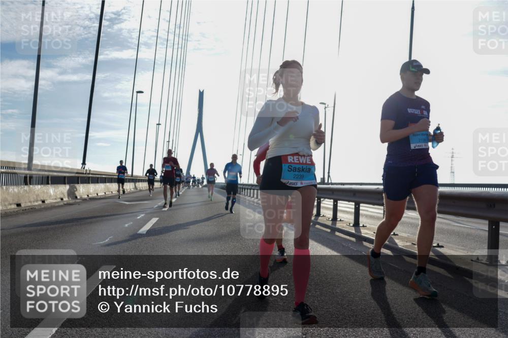 03.10.2026 - Köhlbrandbrückenlauf Yannick Fuchs http://msf.ph/oto/10778895 03.10.2026 09:23:51 Position 1 2239, 2139 meine-sportfotos.de