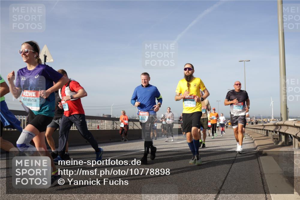 03.10.2026 - Köhlbrandbrückenlauf Yannick Fuchs http://msf.ph/oto/10778898 03.10.2026 09:46:03 Position 2 2688, 2413, 3019 meine-sportfotos.de