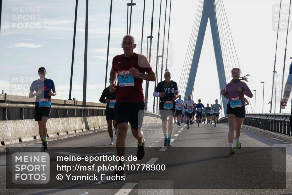 03.10.2026 - Köhlbrandbrückenlauf Yannick Fuchs http://msf.ph/oto/10778900 03.10.2026 09:23:52 Position 1 2150, 2189, 2211 meine-sportfotos.de