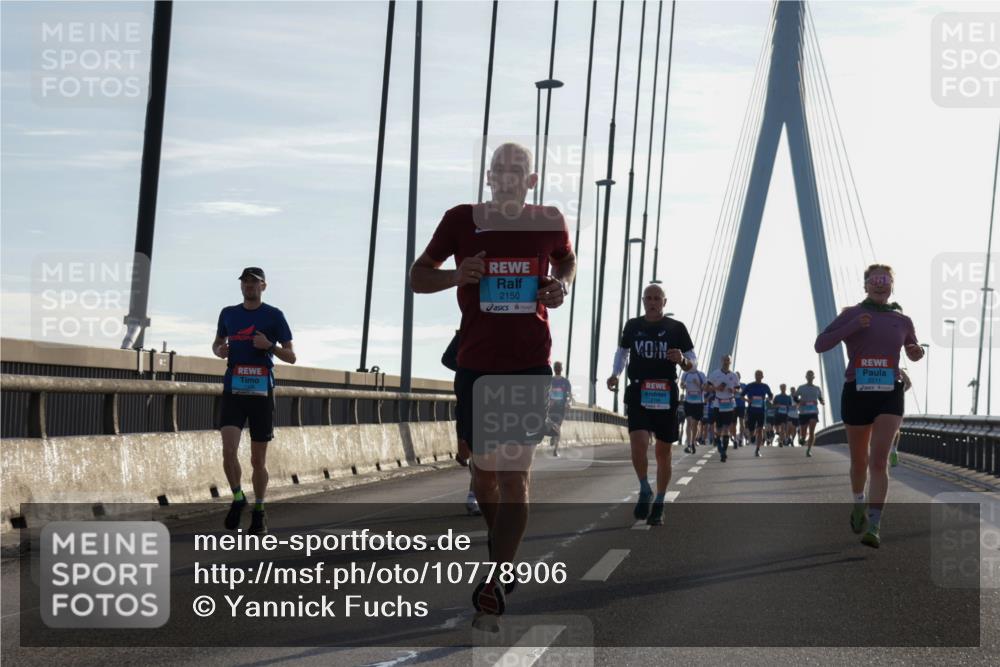 03.10.2026 - Köhlbrandbrückenlauf Yannick Fuchs http://msf.ph/oto/10778906 03.10.2026 09:23:53 Position 1 2150, 2211 meine-sportfotos.de