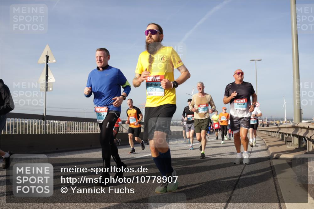 03.10.2026 - Köhlbrandbrückenlauf Yannick Fuchs http://msf.ph/oto/10778907 03.10.2026 09:46:03 Position 2 2413, 3019, 2502 meine-sportfotos.de