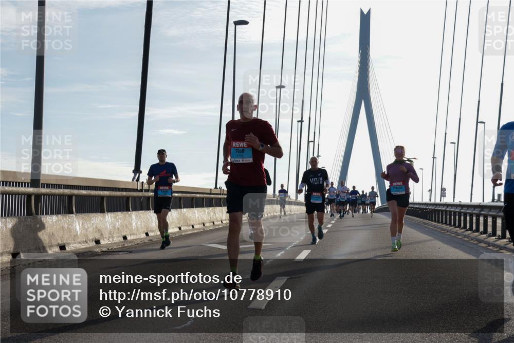 03.10.2026 - Köhlbrandbrückenlauf Yannick Fuchs http://msf.ph/oto/10778910 03.10.2026 09:23:53 Position 1 2150, 2211 meine-sportfotos.de