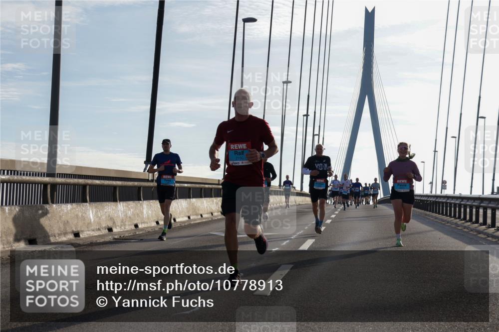 03.10.2026 - Köhlbrandbrückenlauf Yannick Fuchs http://msf.ph/oto/10778913 03.10.2026 09:23:53 Position 1 2150, 2211 meine-sportfotos.de