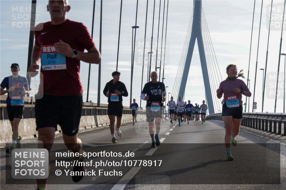 03.10.2026 - Köhlbrandbrückenlauf Yannick Fuchs http://msf.ph/oto/10778917 03.10.2026 09:23:54 Position 1 2150, 2189, 2211 meine-sportfotos.de